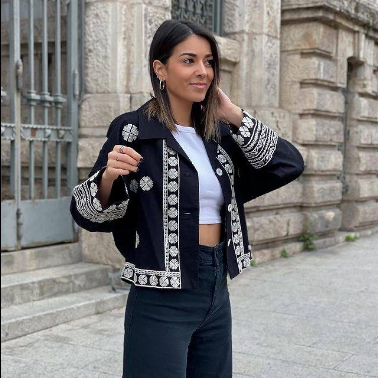 Pincha en la imagen para ver Camisa oversize: el básico que vuelve para convertirse en la prenda fetiche de tus looks casual