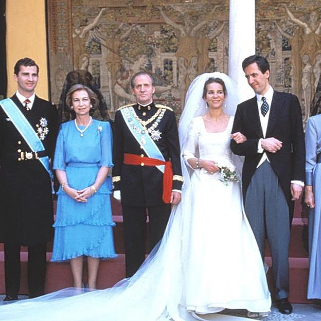 Petro Valverde, el modisto español que enseñó a vestir a la infanta Elena antes de Jaime de Marichalar: por qué todas las royals de la época llevaban sus vestidos (pero no la reina Letizia)