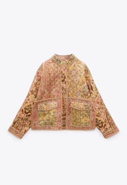 Imagen secundaria 2 - La chaqueta estrella de la primavera será acolchada y con estampado multicolor, ¡palabra de Zara!