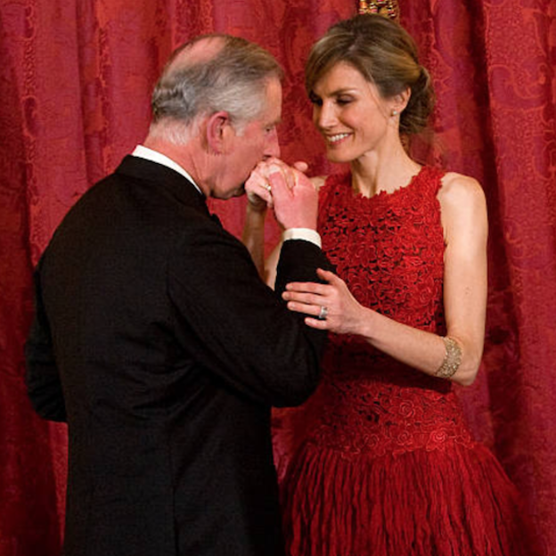 Pincha en la imagen para ver los looks más impresionantes de la reina Letizia. 