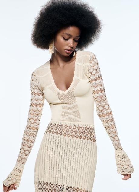 Imagen - Los detalles calados, su escote en pico y las mangas acampanadas lo convierten en el vestido más favorecedor.