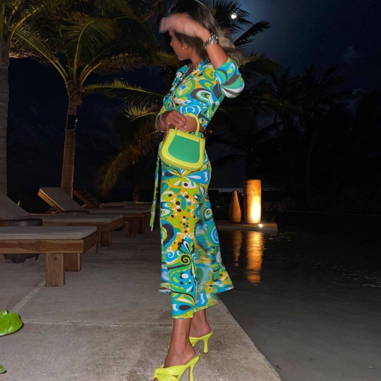 Pincha en la imagen para ver La prenda que te va a solucionar cualquier look esta temporada es un vestido plisado, y hemos fichado los más bonitos de las nuevas colecciones