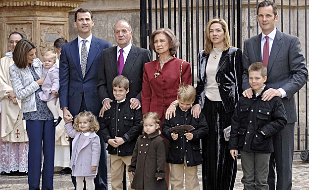 En 2008 fue baja en la misa de Pascua de la catedral de Palma la infanta Elena, que acababa de separarse de Jaime de Marichalar. 