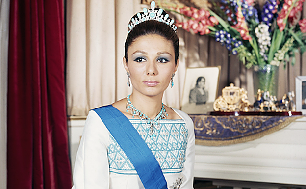 Uno de los retratos oficiales como emperadora de Irán de Farah Diba. 