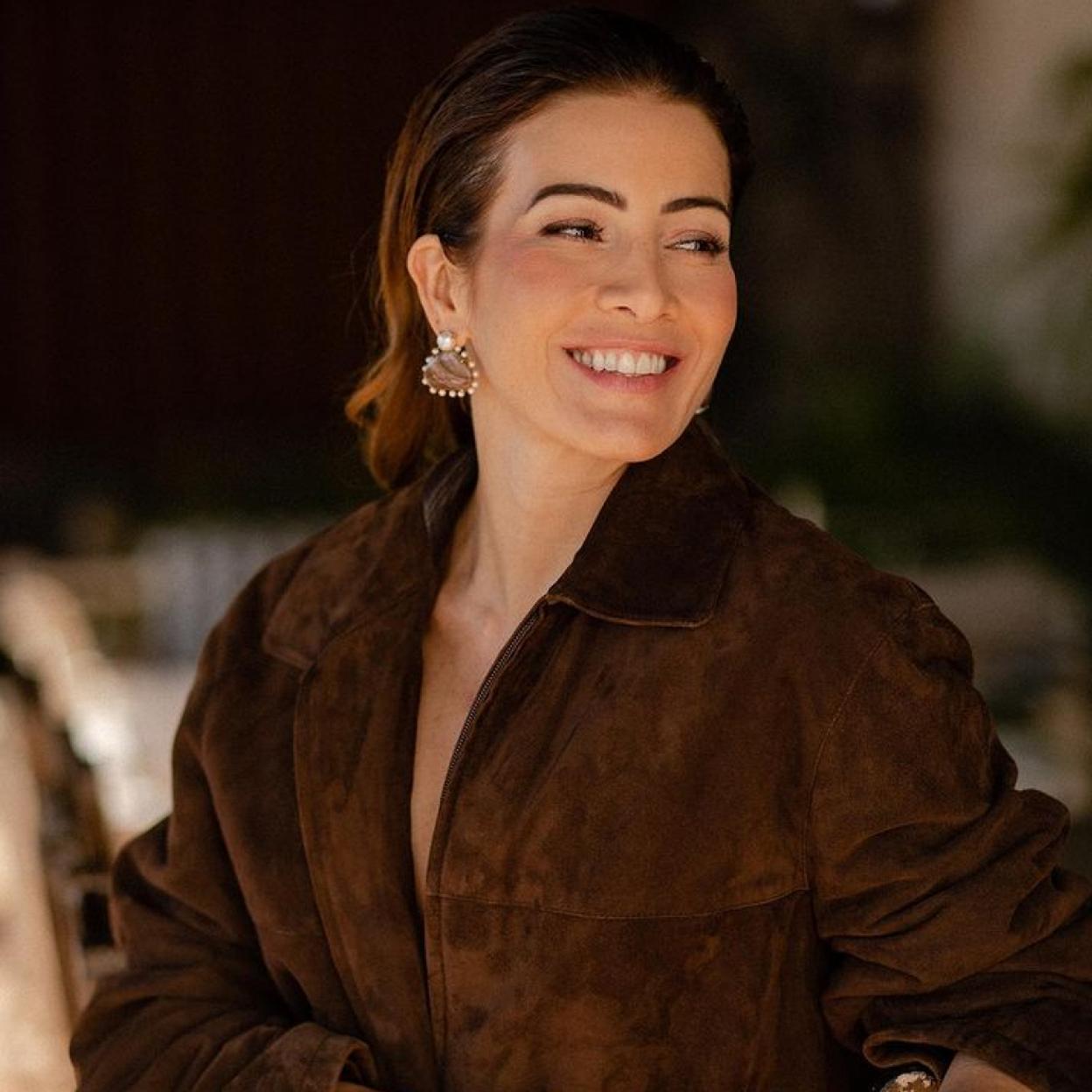 Pincha en la imagen para ver las faldas midi que van a arrasar esta primavera.