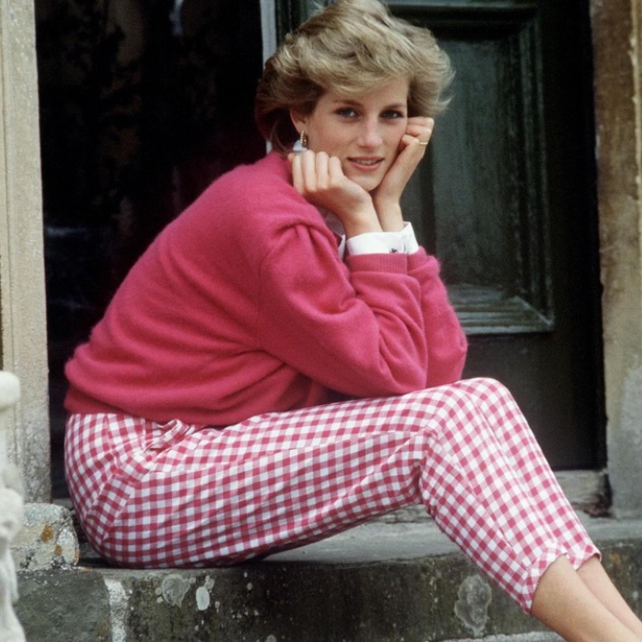 Pincha en la imagen para descubrir los otros básicos que te vas a poner toda la temporada y que te puedes comprar por menos de 20 euros.