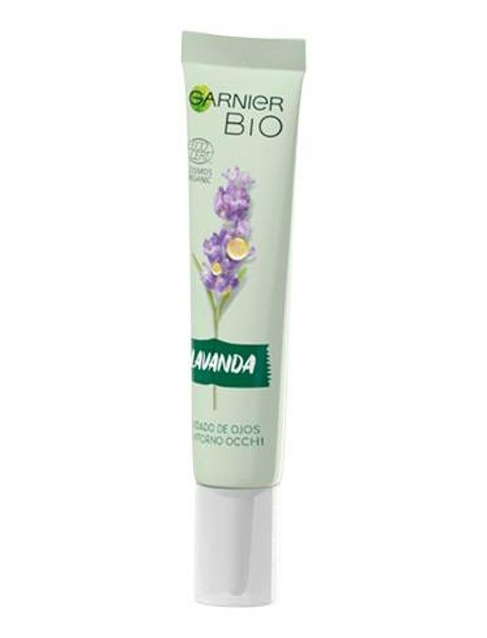 Perteneciente a la gama Garnier Bio, el contorno de ojos con lavanda está enriquecido con aceite esencial de lavanda ecológico y con vitamina E. Con su uso, la piel de la zona se siente más hidratada, además de aportarle una luminosidad intensa. (8,95 euros).