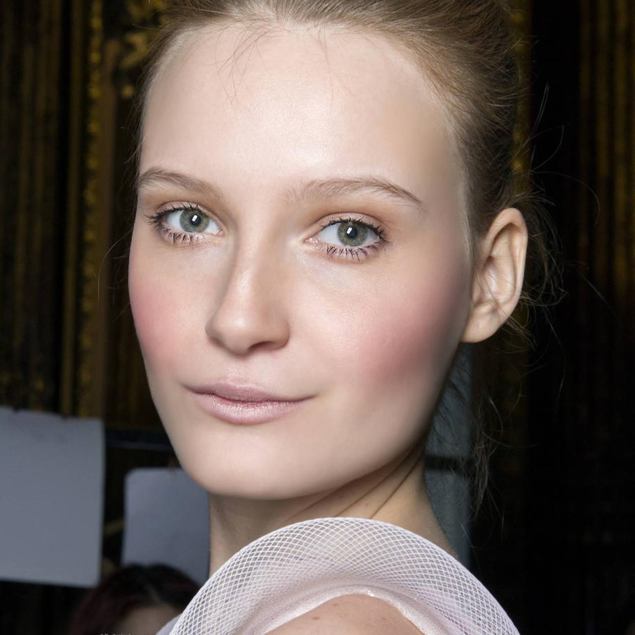 Pincha en la imagen para ver La de Mercadona y otras 5 cremas antiedad que confirman que el oro es un ingrediente que rejuvenece, rellena las arrugas y reafirma la piel