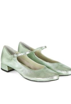 Imagen secundaria 2 - Estas son las bailarinas que arrasan en Instagram: unas merceditas made in Spain que famosas e influencers han lucido con looks cómodos