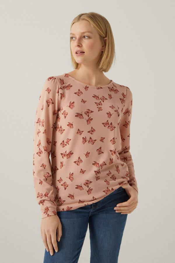 También tenemos una alternativa si prefieres la manga larga. Se trata de un diseño estampado de Springfield. Tenía un precio de 13,99 euros, pero ahora puede ser tuyo por 9,99 euros.