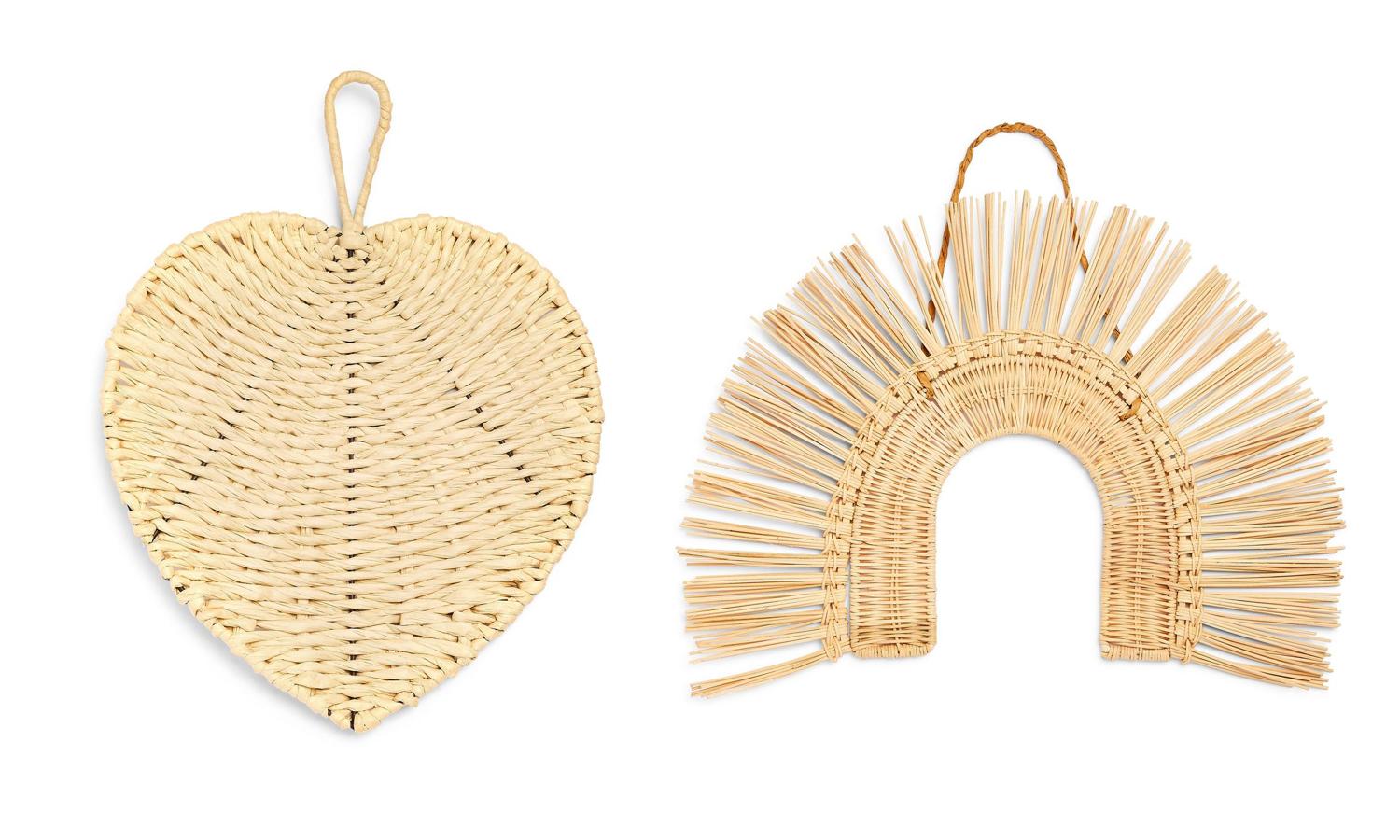 Dale un aire fresco y natural con estos adornos para colgar en la pared elaborados con ratán. Precio: 5 euros.