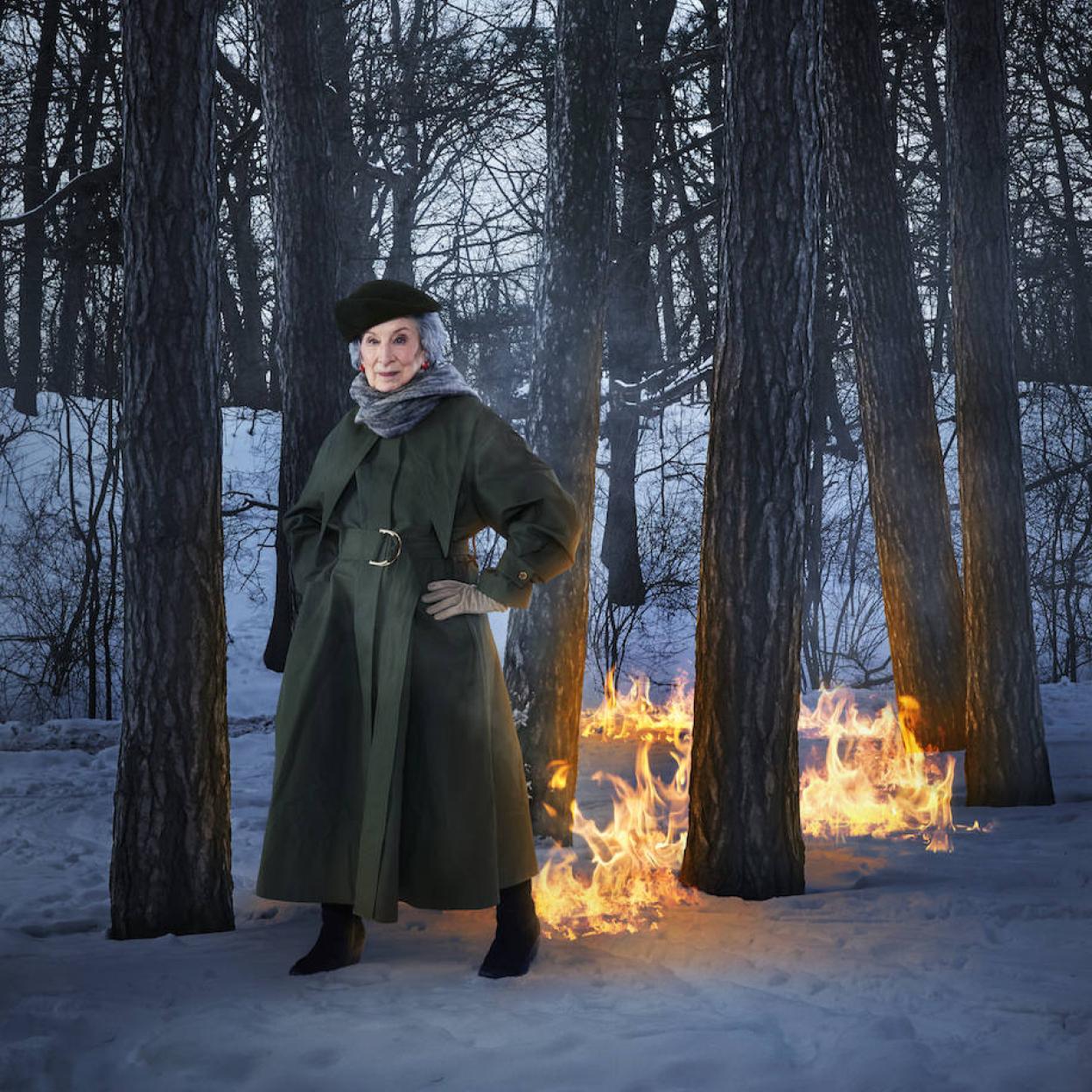 Margaret Atwood es, a sus 82 años, una de las eternas candidatas al Nobel de Literatura tras seis décadas escribiendo poesía, ficción, ensayos, cuentos para niños y guiones para cine y televisión.