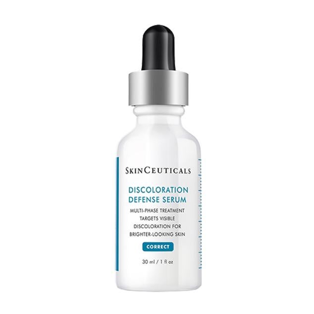 Discoloration Defense Serum es un corrector de manchas de uso diario probado clínicamente que trata la hiperpigmentación más resistente, como las manchas más oscuras y las marcas causadas por imperfecciones. Gracias a su combinación de ingredientes, logra tratar las manchas más resistentes de la piel, reduciendo su apariencia, mejorando la luminosidad de la piel y minimizando la reaparición de la hiperpigmentación con un uso continuado. Lo puedes encontrar en la web de Skinceuticals por 95,50 euros.