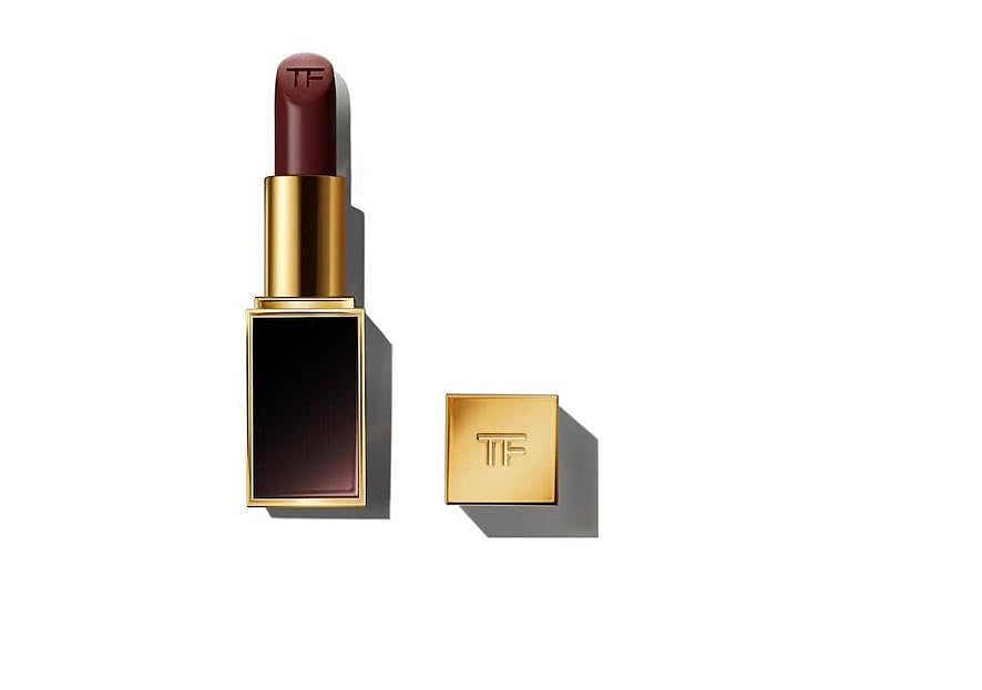 Un lujoso labial vampy, que arrasa en los tonos Black Dahlia o Bruised Plum, en burdeos y ciruela. Profundo y oscuro, inspirado en el Hollywood de los años 40. Ideal para la noche.