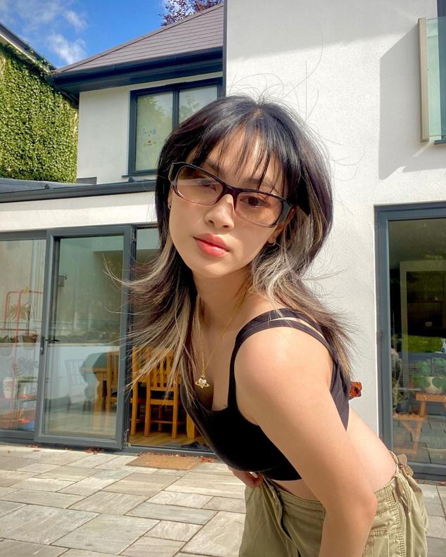 "Las capas se llevan sobre todo a partir de la mandíbula. Eso permite darle mucho movimiento y ligereza, al mismo tiempo que hace que las melenas sean muy versátiles. Se suelen acompañar de flequillos texturizados y suaves", comenta Rafael Bueno de Rafael Bueno Peluqueros.