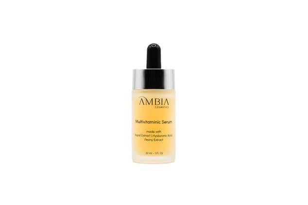 El Multivitaminic Serum de Ambia hidrata, corrige las manchas e ilumina la piel