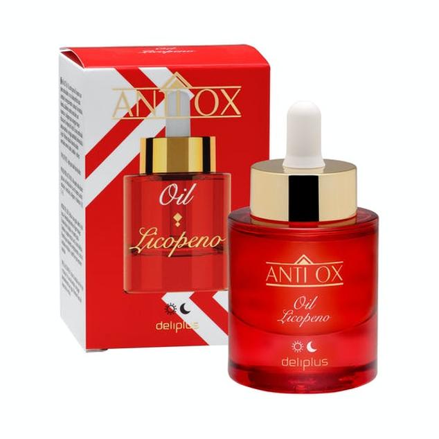 El aceite puro de licopeno con poder antioxidante es un aliado perfecto para combatir el envejecimiento y atenuar las manchas. Además, contiene aceites esenciales con vitaminas y colágeno para conseguir mayor eficacia en la mejora de la piel. Su uso continuado atenúa las manchas y arrugas aportando luminosidad a la piel. Perfume natural a base de aceites esenciales como el cedro, el sándalo y el vetiver. Precio: 5 euros.