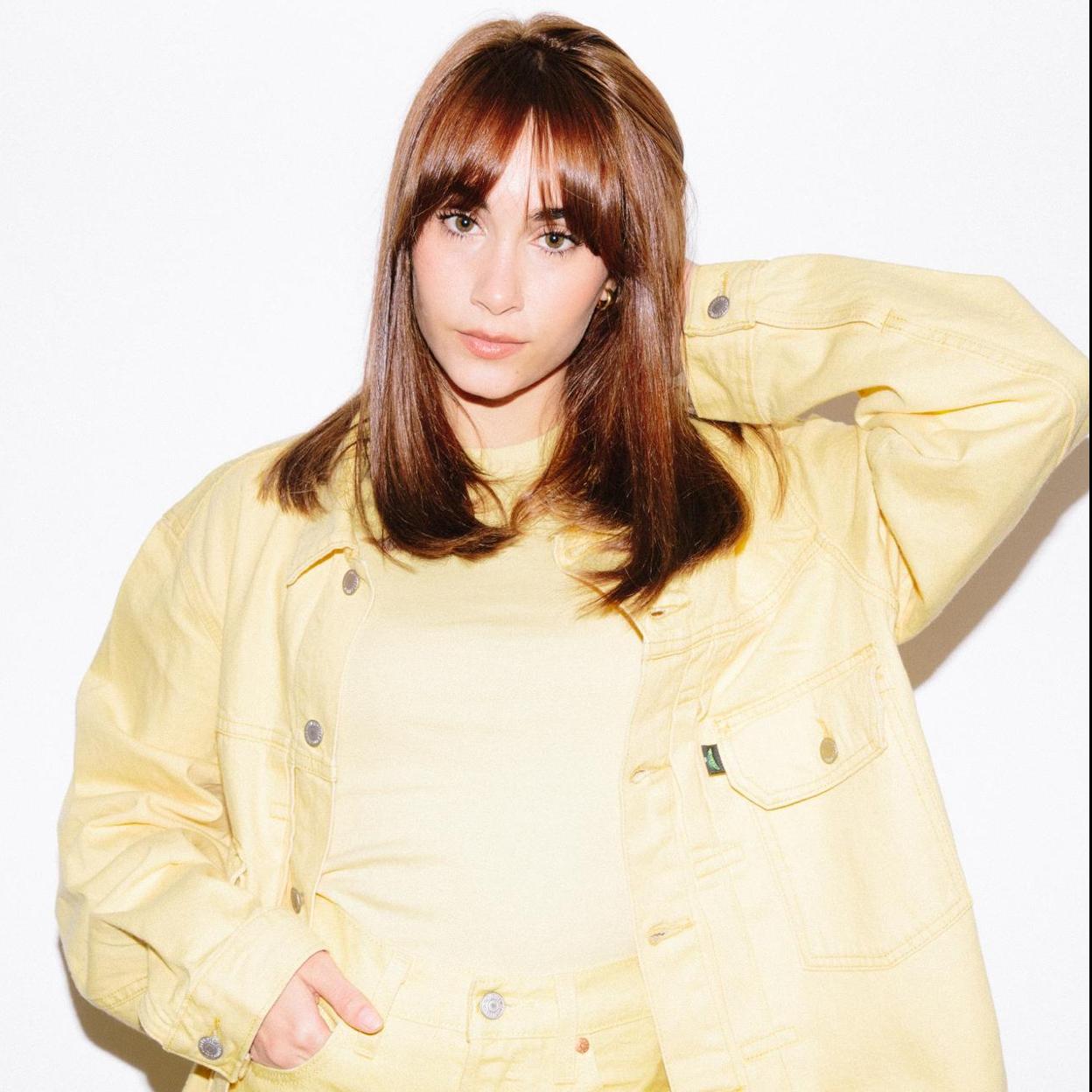 Pincha en la imagen para descubrir los mejores cambios de looks de las famosas que son pura tendencia este 2022.