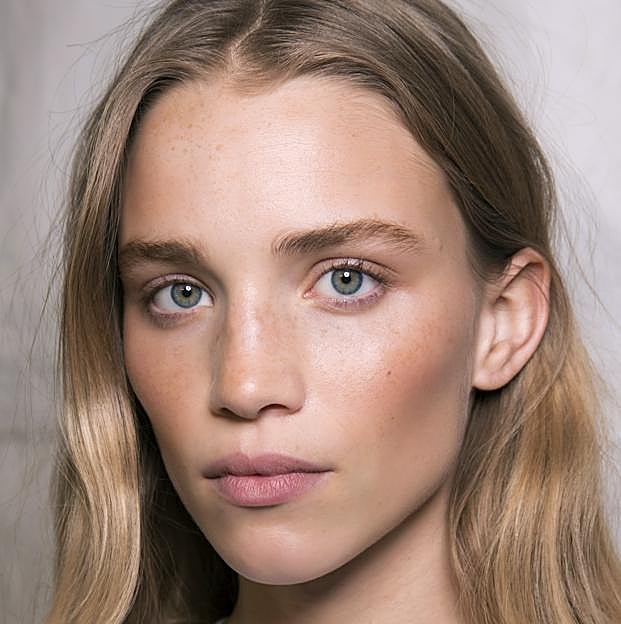 La base de maquillaje con un extra de tratamiento que rejuvenece e ilumina al instante 