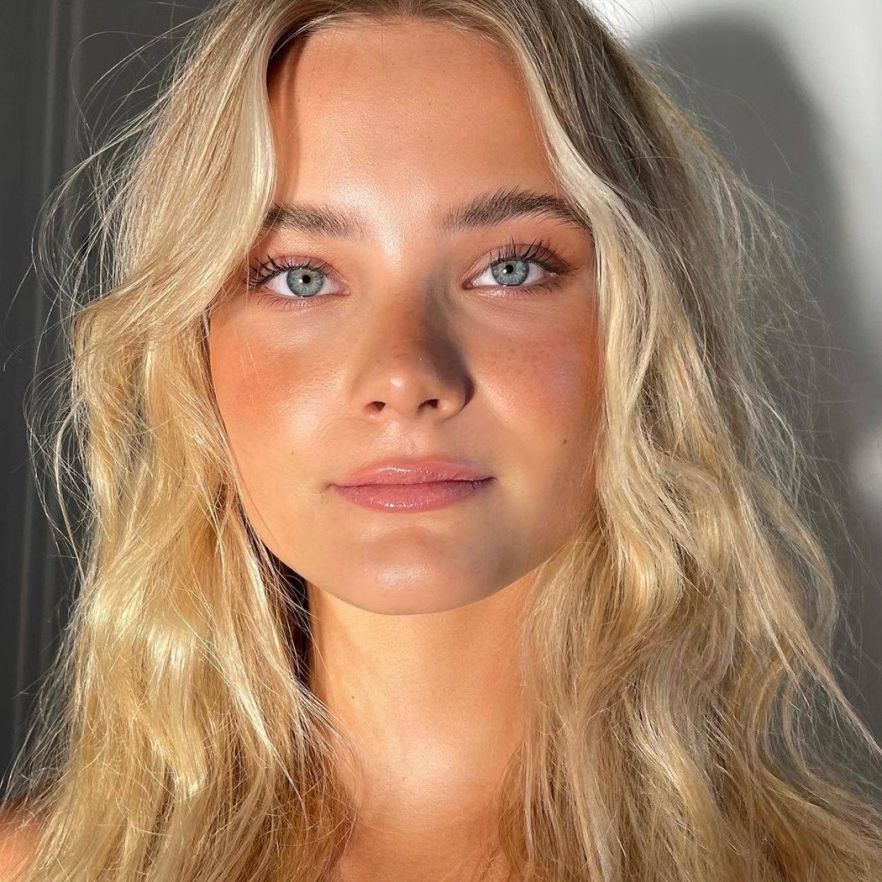 Pincha en la imagen para ver La justificada obsesión por las cremas y sérums con vitamina C, el antioxidante con el que acabarás con las manchas de una vez por todas