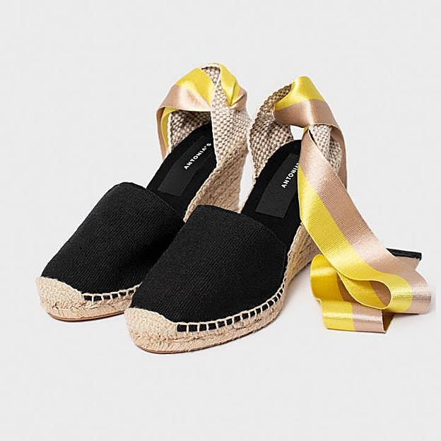 Imagen principal - No busques más, las alpargatas (planas o con cuña) más bonitas y originales son estas made in Spain que no puedes dejar escapar