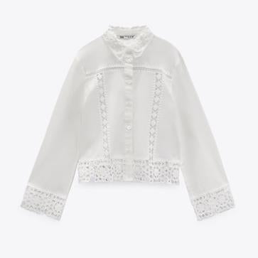 Imagen secundaria 1 - Blanco y calado: la tendencia que arrasa en vestidos, monos, pantalones o camisas y que huele a verano