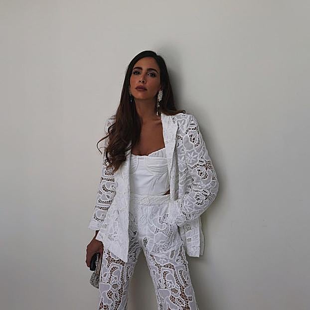 Imagen principal - Blanco y calado: la tendencia que arrasa en vestidos, monos, pantalones o camisas y que huele a verano