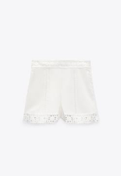 Imagen secundaria 2 - Blanco y calado: la tendencia que arrasa en vestidos, monos, pantalones o camisas y que huele a verano