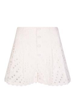 Imagen secundaria 2 - Blanco y calado: la tendencia que arrasa en vestidos, monos, pantalones o camisas y que huele a verano