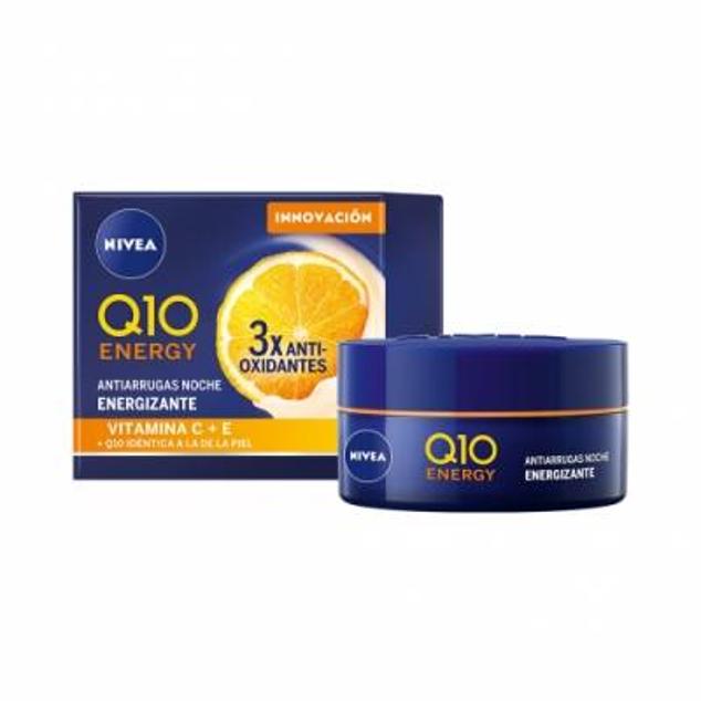 La Crema de Noche Q10 Plus C Energizante Antiarrugas de Nivea es rica en antioxidantes