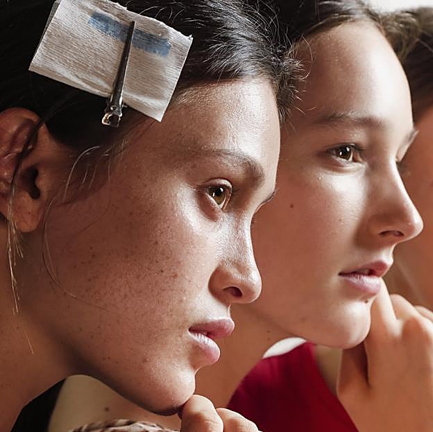 Este cepillo facial reafirmante solo tiene beneficios: levanta el óvalo facial, estimula el colágeno, ilumina y mejora el rendimiento de los activos