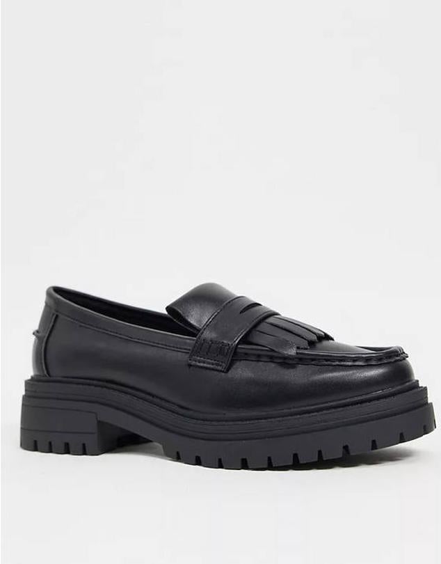 Hemos encontrado en Asos este modelo con detalle de flecos