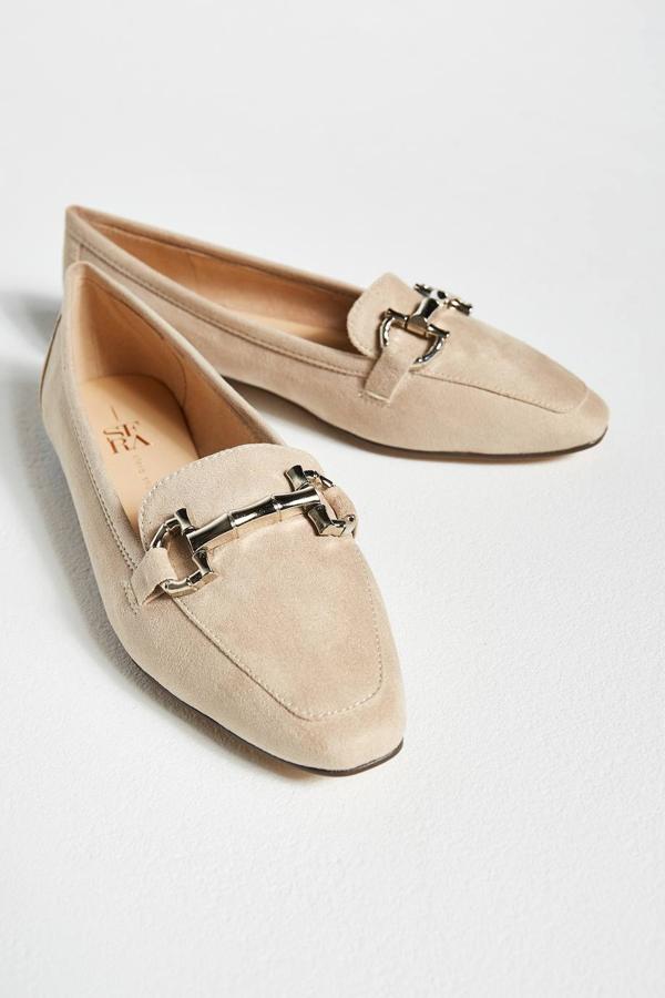 En Sfera hemos encontrado un mocasín con un detalle de cadena