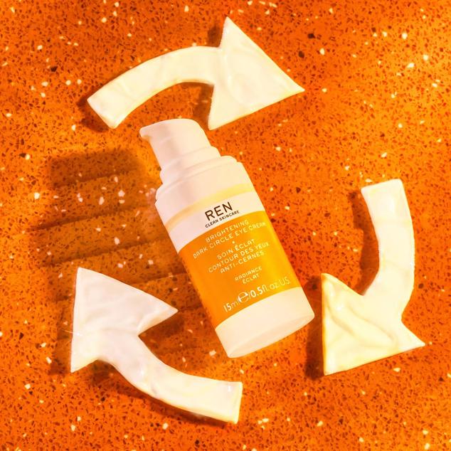 Radiant Eye Contour de REN Clean Skincare tiene un 90% de ingredientes naturales