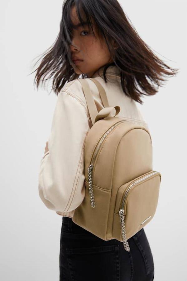 Pull&Bear nos trae este modelo con cierre de cremallera