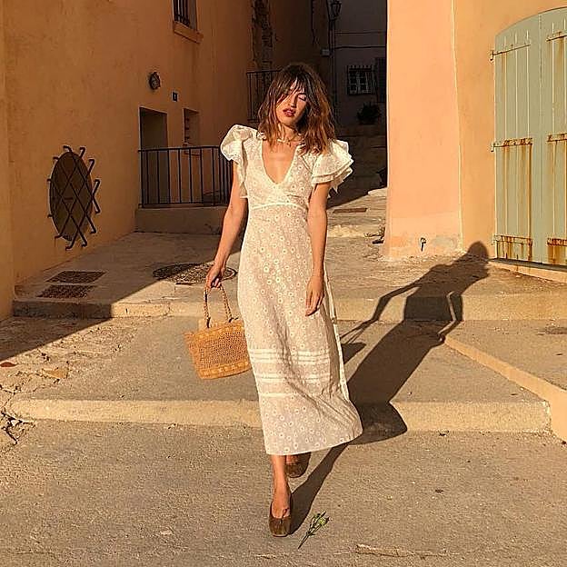 El vestido bordado romántico de Lefties que te va a salvar la temporada alta de bautizos y comuniones por muy poco