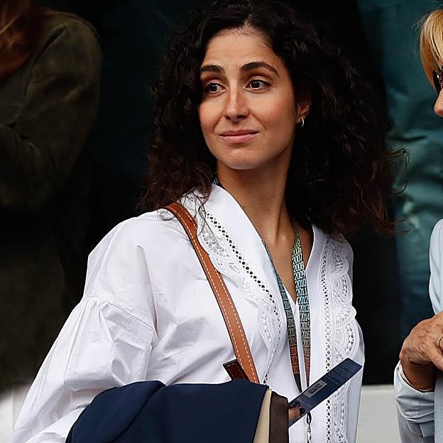 El look de Xisca Perelló con la blusa bordada que puedes comprar en Zara para ir cómoda, sencilla y estilosa en primavera