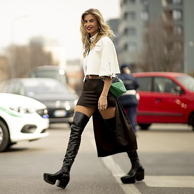 Imagen principal - Llega a Zara y a Sfera la original falda mini que triunfó en el street style y es una versión low cost ideal que se va a agotar