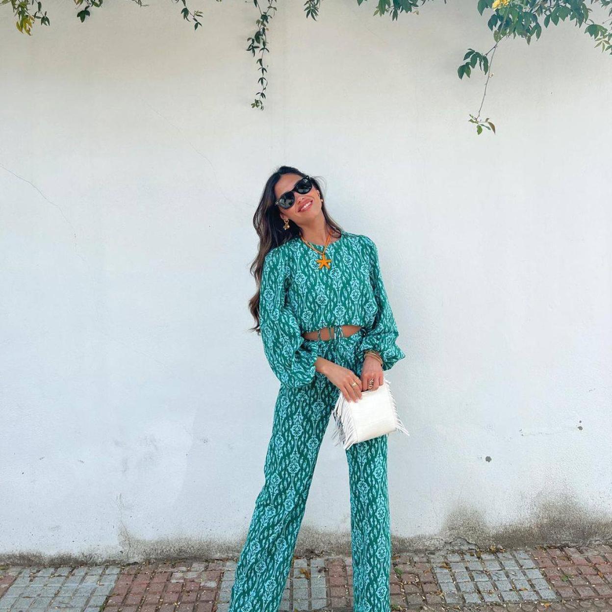 Pincha en la imagen para ver No te podrás resistir a estos bonitos y elegantes trajes estampados con los que ir de 10 a diario o en un look de invitada