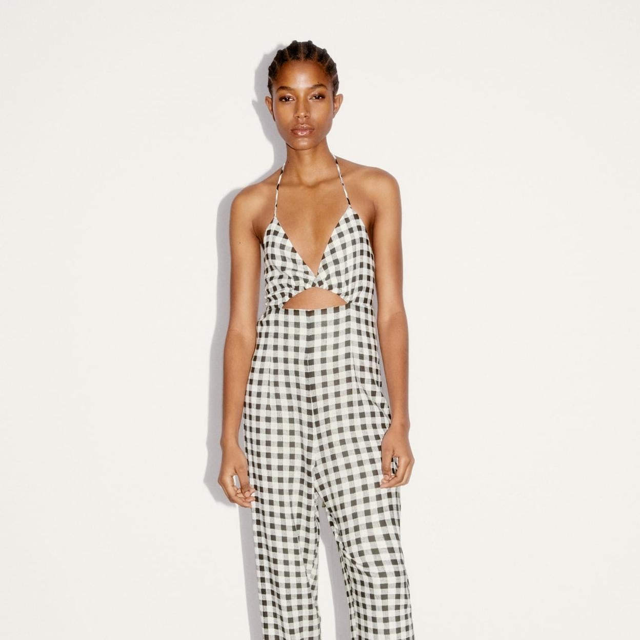 Pincha en la imagen para descubrir más básicos y construir tu propio armario cápsula.