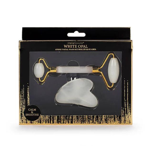 El Set White Opal de Cozy Collection contiene un rodillo facial y un gua sha