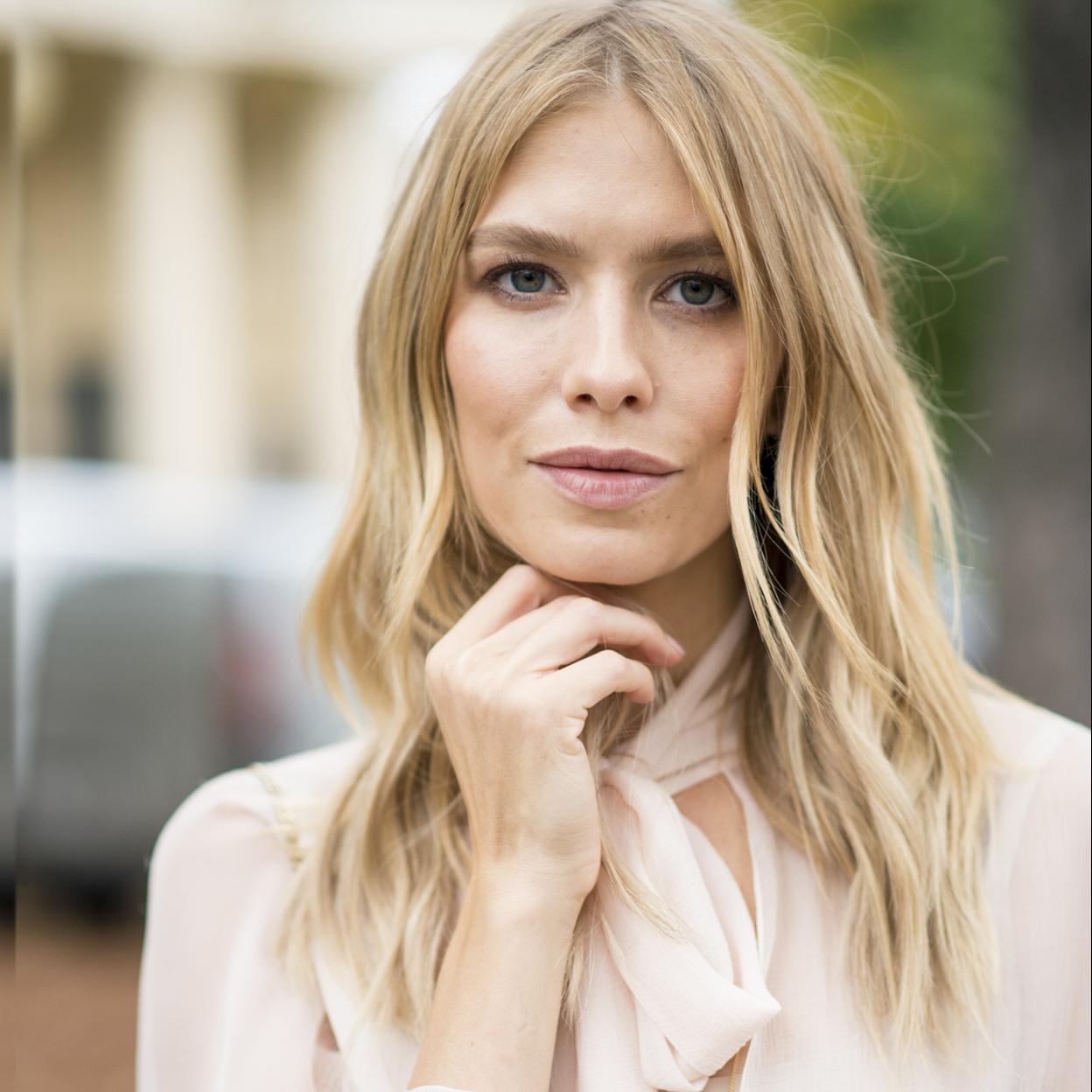 Pincha en la imagen para descubrir los mejores sérums para dar brillo al cabello. 