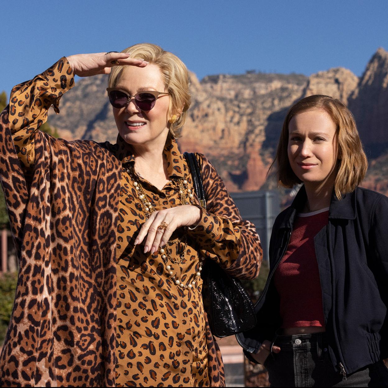 Jean Smart y Hannah Einbinder en una imagen de la segunda temporada de Hacks.