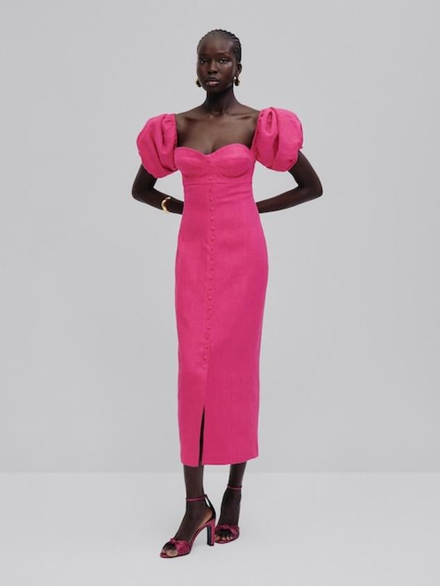 Vestido rosa de lino (129 euros).
