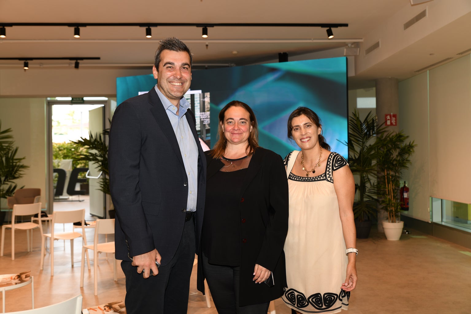 José María Navarrete, Manager del Servicio de Prevención de las empresas mancomundadas del Grupo Volkswagen en España; Patricia Such, directora de Salud, Seguridad y Emergencias de SEAT y de las empresas mancomunadas del Grupo Volkswagen en España y Constanza Belda, Jefe de Prensa de SEAT España.