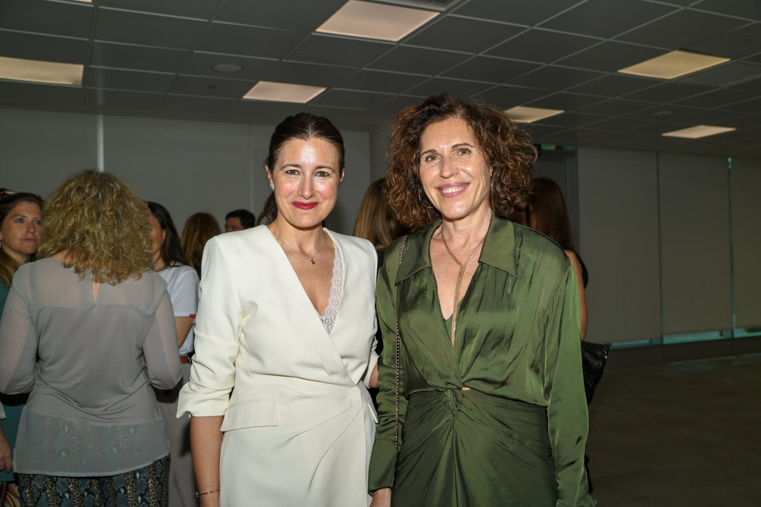 Samary Fernández-Feito, directora general del área de lujo, estilo de vida y revistas de Vocento, y Pilar García de la Puebla, directora de Comunicación y Relaciones Institucionales de BMW España.