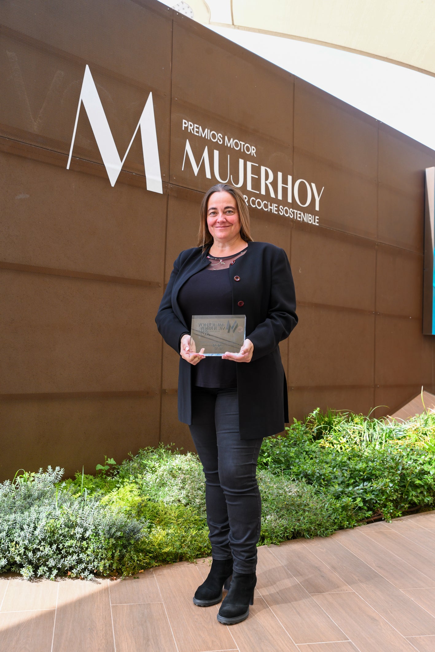 El Premio Motor Mujerhoy 2022 en la categoría Proyecto de Responsabilidad Social Corporativa ha sido para SEAT, y ha recogido el galardón Patricia Such, directora de Salud, Seguridad y Emergencias de SEAT y de las empresas mancomunadas del Grupo Volkswagen en España