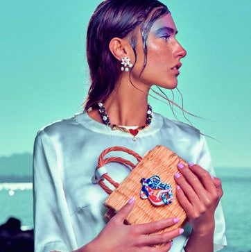 Imagen secundaria 1 - HEIMAT ATLÁNTICA: La fundadora de esta firma de delicados bolsos y accesorios ha recorrido la Península Ibérica y parte de Francia, hasta encontrar las mejores manos para dar vida a los diseños que imagina. Cada pieza terminada es especial y cuenta una historia.