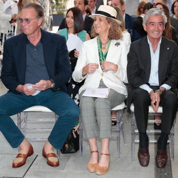 Imagen secundaria 1 - La infanta Elena con un look con alpargatas.