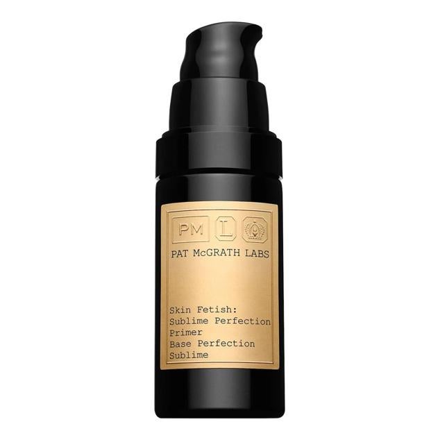 Transforma tu piel con este primer perfeccionador capaz de alisar, hidratar y difuminar conformando un efecto filtro en la piel que sublima el cutis y mejora el maquillaje, así como garantiza su resistencia con el paso de las horas. También ilumina en profundidad. Entre sus ingredientes podemos encontrar ácido hialurónico y vitaminas C y E.